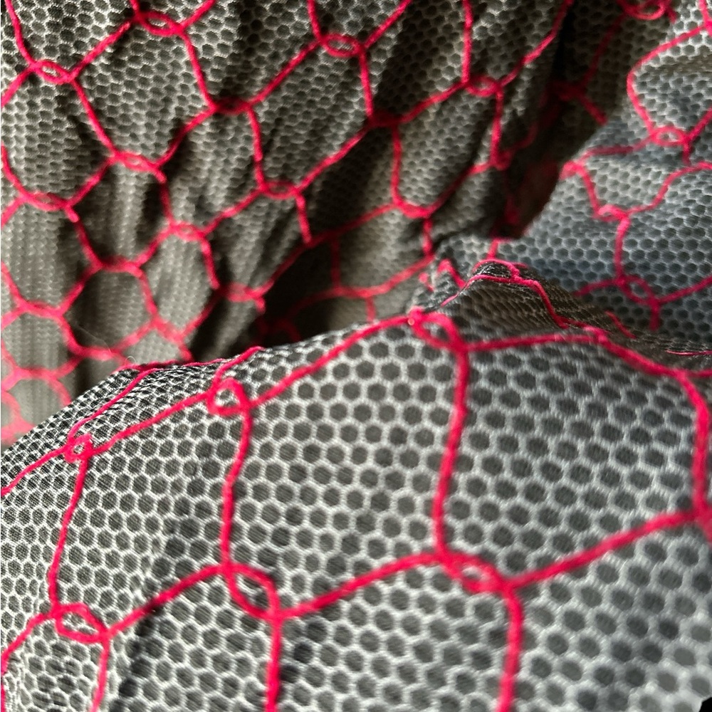 Woman’s Top - Picture 3 of 4